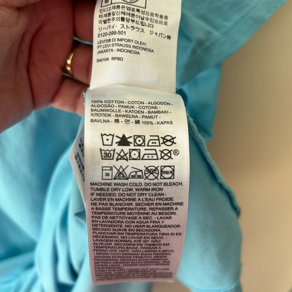 Levi's Blue Graphic T-Shirt - Picture 3 of 3